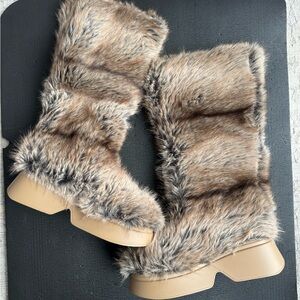 Faux Fur Winter Boots - Brown